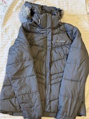 Columbia Gray Quilted Hooded Puffer Jacket with Faux Fur Trim